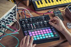 Novation Circuit Mono Station Midi Pad Kontrol Ünitesi - 3