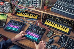 Novation Circuit Mono Station Midi Pad Kontrol Ünitesi - 4